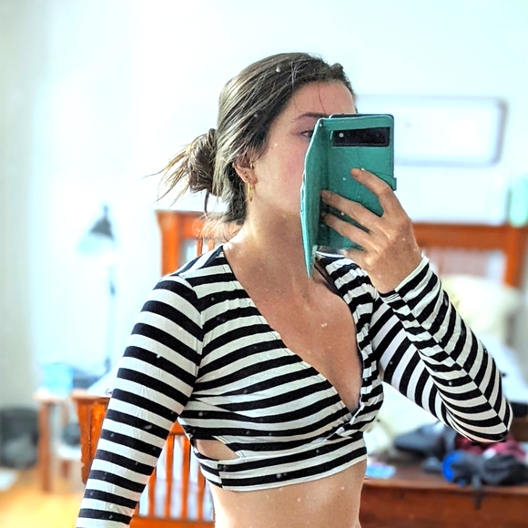 Crop, striped top - Picture 2 of 2